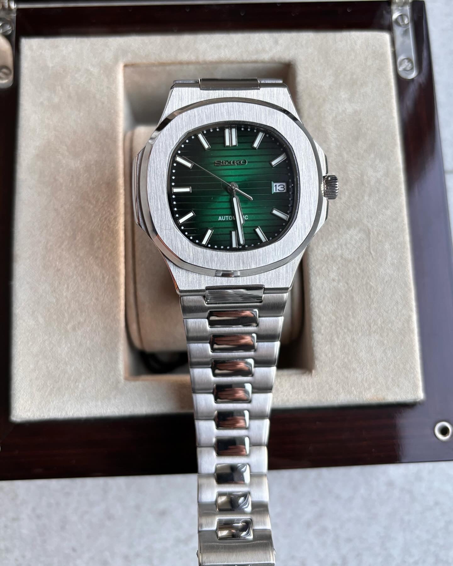 NAUTILUS DARK GREEN- RELOJ SEIKO NH35 PERSONALIZADO