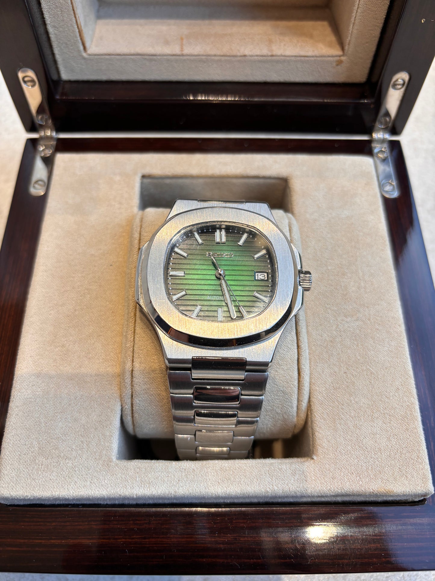 NAUTILUS DARK GREEN- RELOJ SEIKO NH35 PERSONALIZADO